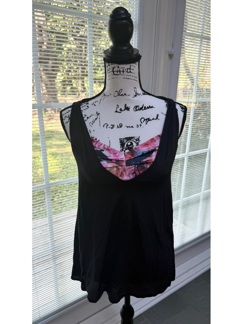 Lulu Lemon Floral Bra Insert Tank Top. Size 6. Excellent Condition